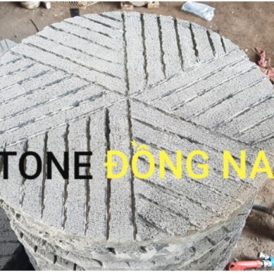 ĐÁ ONG XÁM ( TỔ ONG) TRÒN D500 BĂM MẶT-SẺ RÃNH DÀY 5CM